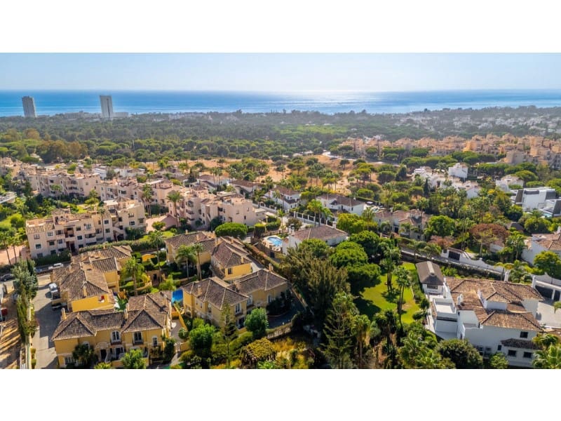 3 Zimmer Villa zu verkaufen in Elviria mit Pool - 695.000 € (Ref: 9576443)