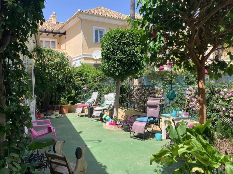 3 Zimmer Villa zu verkaufen in Elviria mit Pool - 695.000 € (Ref: 9576443)