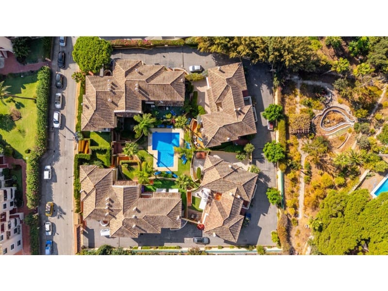 3 Zimmer Villa zu verkaufen in Elviria mit Pool - 695.000 € (Ref: 9576443)