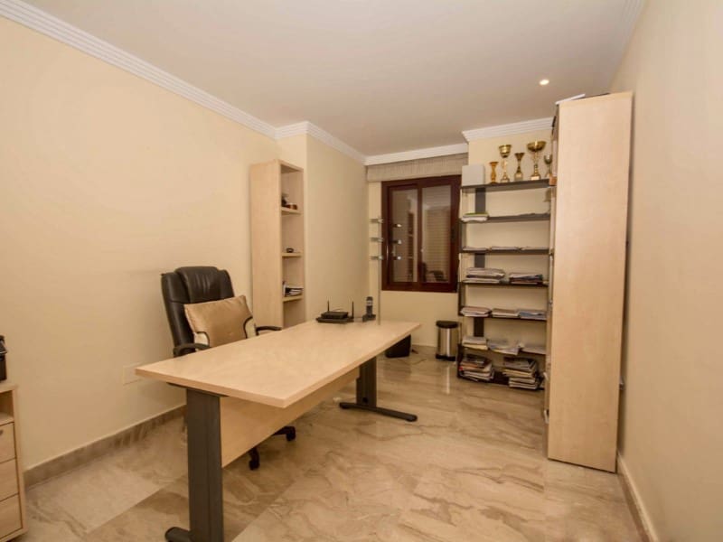 4 soveværelse Lejlighed til salg i New Golden Mile med swimmingpool - € 845.000 (Ref: 9576446)