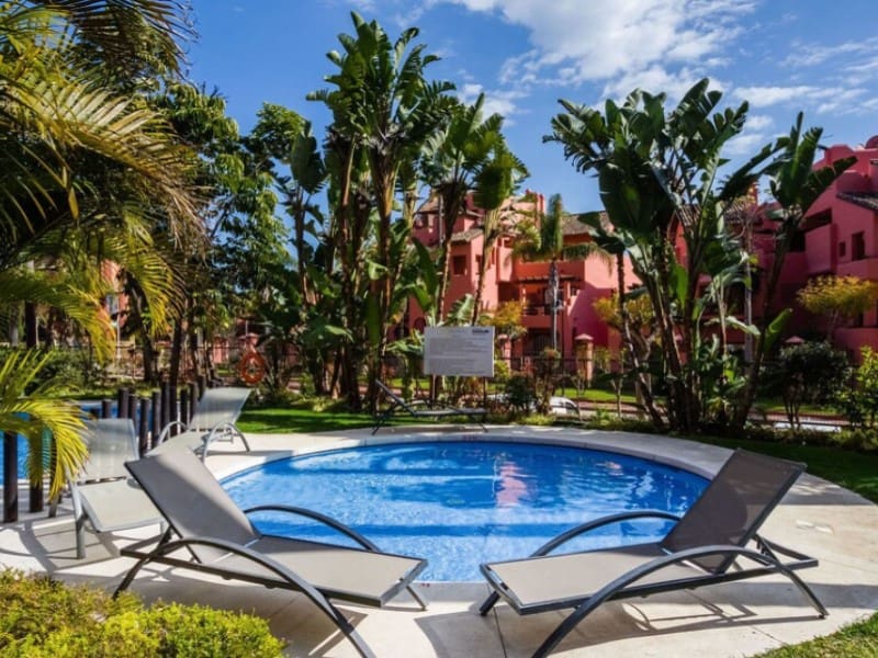 4 soveværelse Lejlighed til salg i New Golden Mile med swimmingpool - € 845.000 (Ref: 9576446)