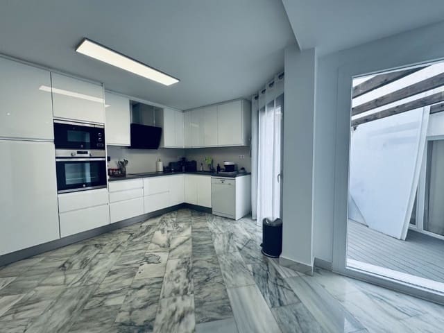 3 makuuhuone Huoneisto myytävänä paikassa Marbella Centro, Marbella mukana uima-altaan - 780 000 € (Ref: 9576449)