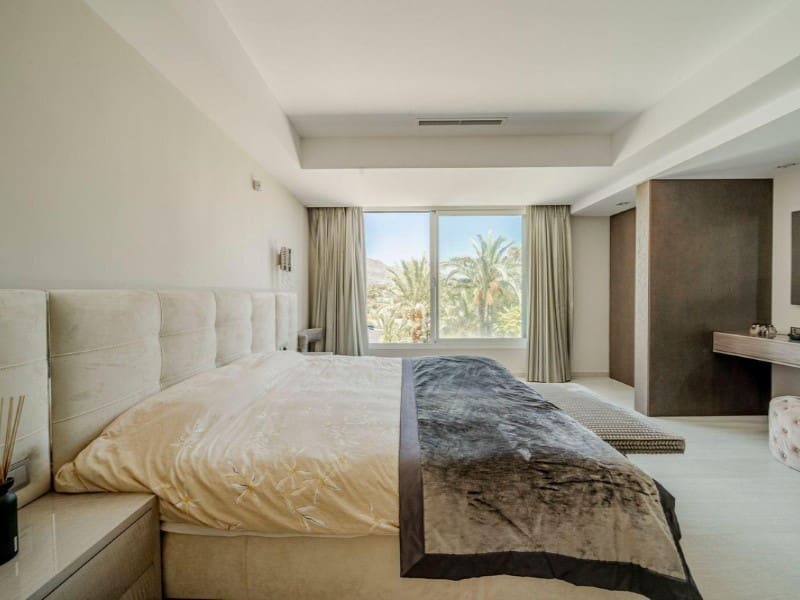 7 bedroom Villa for sale in Marbella - € 3,550,000 (Ref: 9576450)