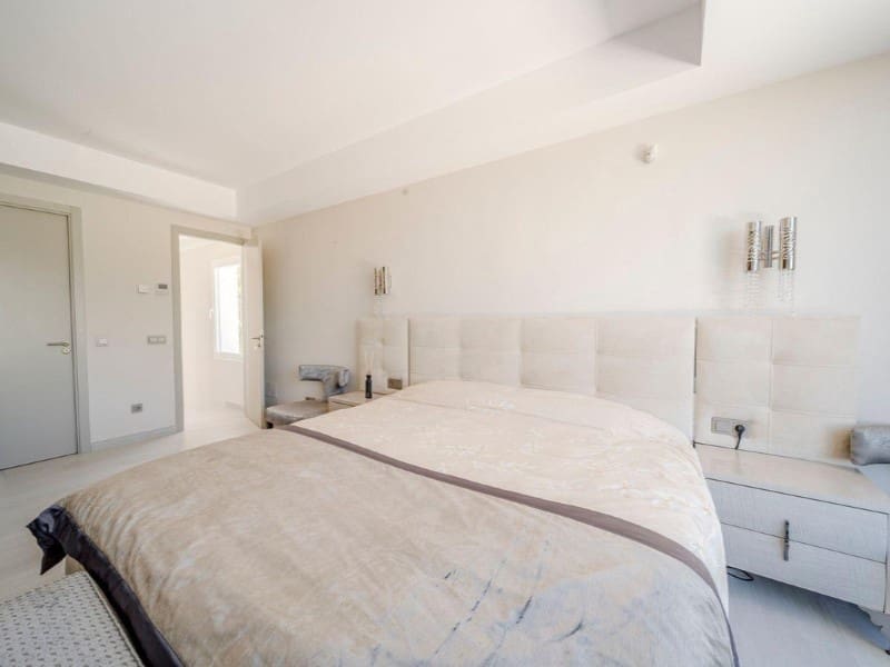 7 bedroom Villa for sale in Marbella - € 3,550,000 (Ref: 9576450)