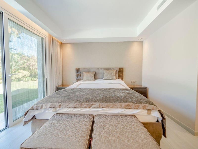 7 bedroom Villa for sale in Marbella - € 3,550,000 (Ref: 9576450)