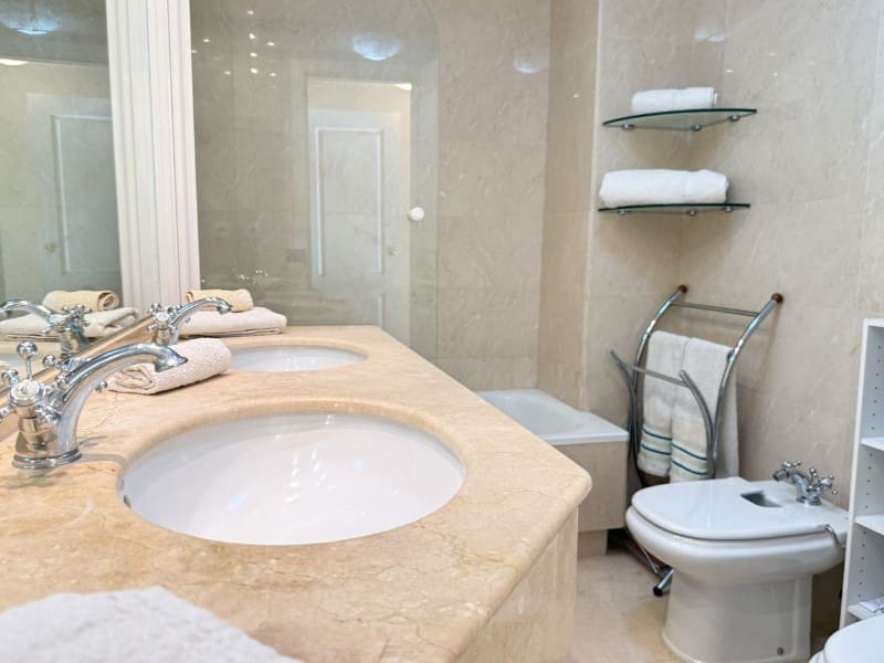 3 quarto Apartamento para venda em San Pedro de Alcantara com piscina garagem - 650 000 € (Ref: 9576452)