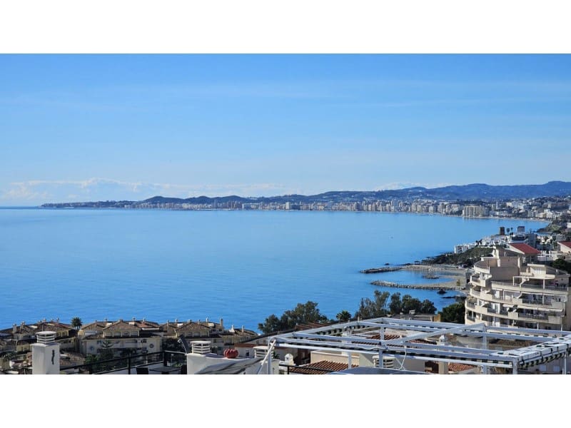 3 makuuhuone Huoneisto myytävänä paikassa Torrequebrada mukana uima-altaan 
autotalli - 840 000 € (Ref: 9576458)