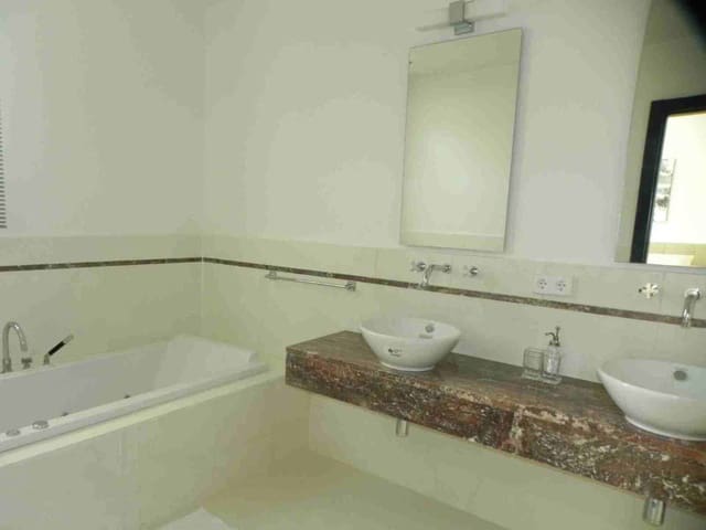 4 Zimmer Villa zu verkaufen in Sierra Blanca, Marbella mit Pool Garage - 3.000.000 € (Ref: 9576459)