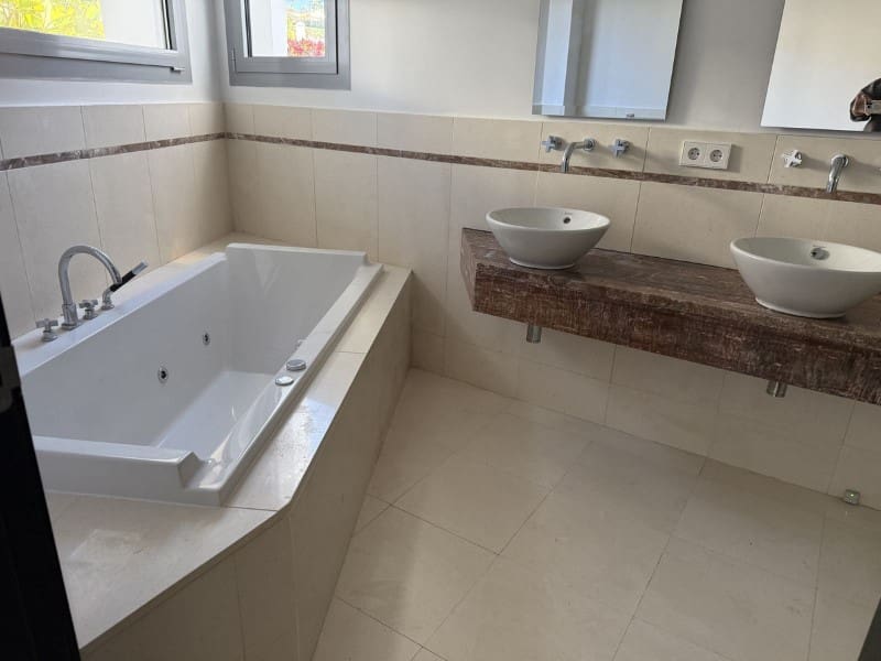 4 Zimmer Villa zu verkaufen in Golden Mile mit Pool Garage - 3.000.000 € (Ref: 9576459)