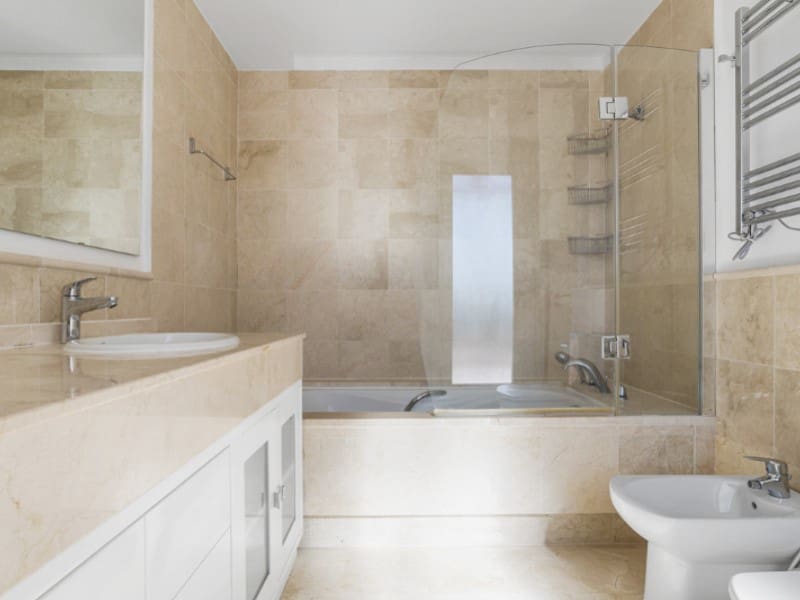 4 bedroom Apartment for sale in Nueva Andalucia with pool - € 725,000 (Ref: 9576460)