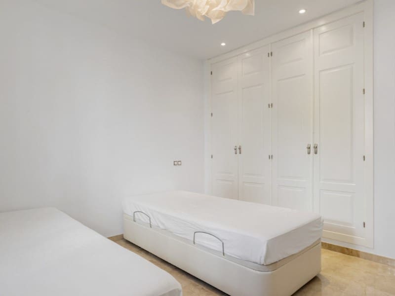 4 bedroom Apartment for sale in Nueva Andalucia with pool - € 725,000 (Ref: 9576460)