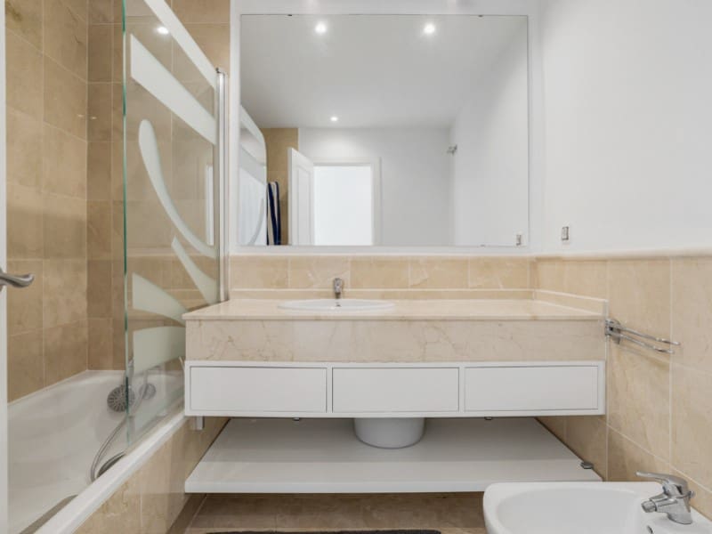 4 bedroom Apartment for sale in Nueva Andalucia with pool - € 725,000 (Ref: 9576460)