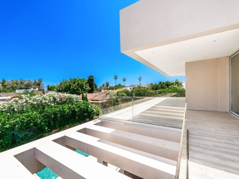 5 bedroom Villa for sale in San Pedro de Alcantara with pool - € 2,950,000 (Ref: 9576461)