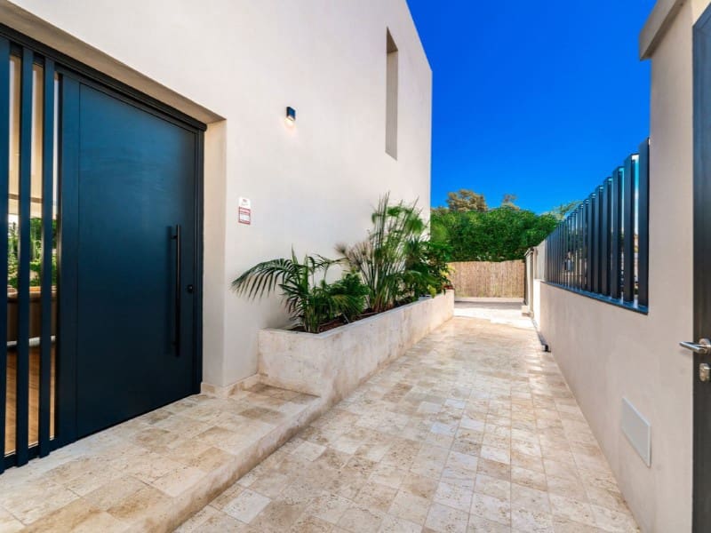 5 bedroom Villa for sale in San Pedro de Alcantara with pool - € 2,950,000 (Ref: 9576461)