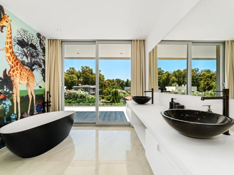 5 bedroom Villa for sale in San Pedro de Alcantara with pool - € 2,950,000 (Ref: 9576461)