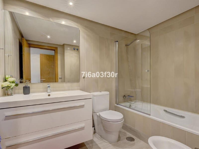 Apartamento de 3 habitaciones en San Pedro de Alcantara en venta con piscina - 649.000 € (Ref: 9576462)