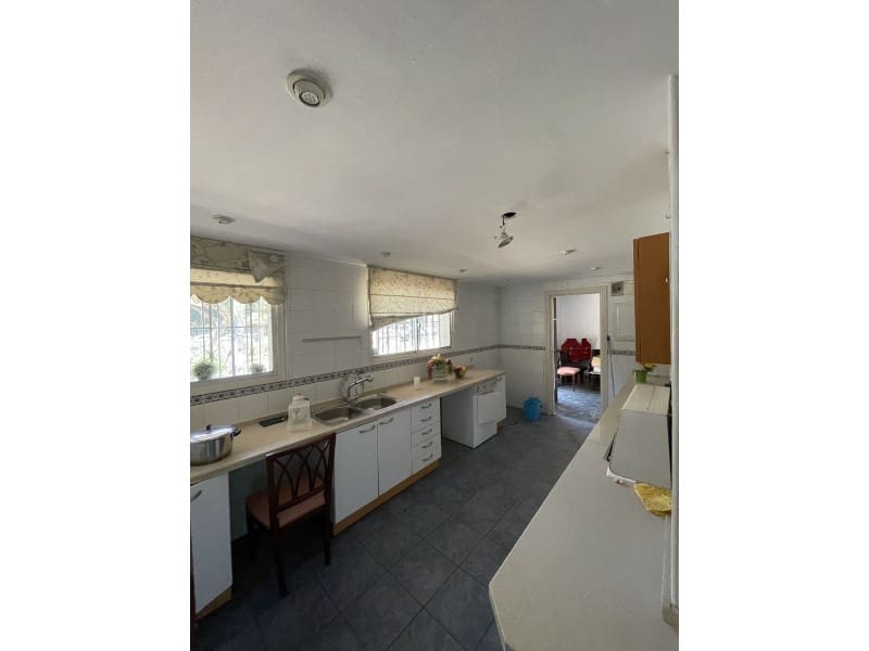 4 bedroom Apartment for sale in Marbella with pool - € 2,000,000 (Ref: 9576463)