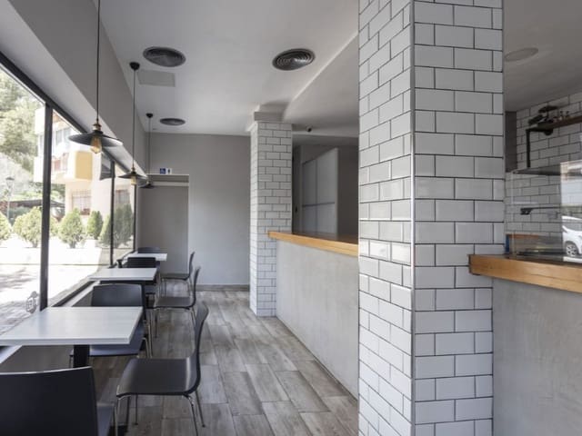 Kommersiell til salgs i Playa de Fontanilla, Marbella - € 775 000 (Ref: 9576464)