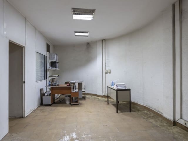 Kommersiell til salgs i Playa de Fontanilla, Marbella - € 775 000 (Ref: 9576464)