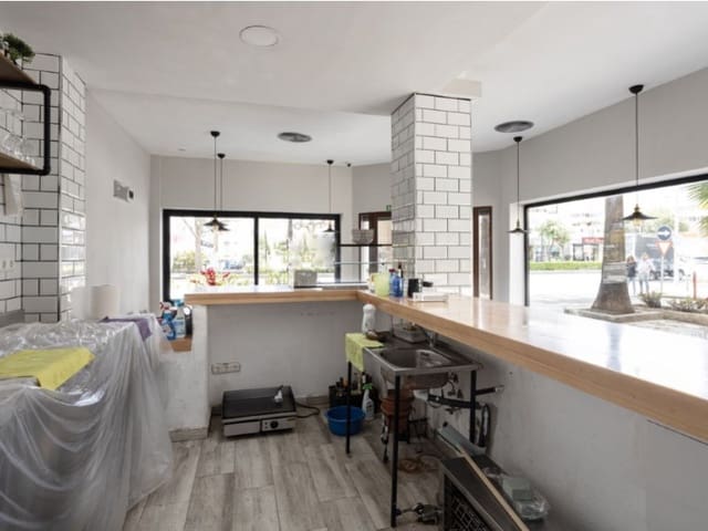 Kommersiell til salgs i Playa de Fontanilla, Marbella - € 775 000 (Ref: 9576464)