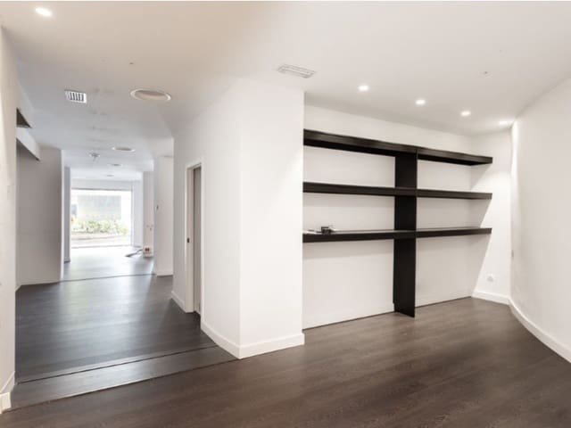 Kommersiell til salgs i Playa de Fontanilla, Marbella - € 675 000 (Ref: 9576465)