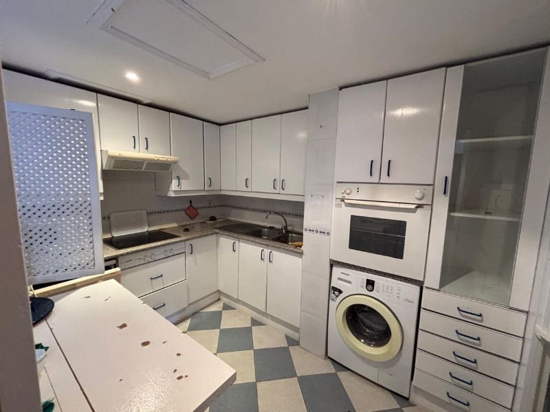 3 bedroom Apartment for sale in Nueva Andalucia with pool garage - € 895,000 (Ref: 9576468)