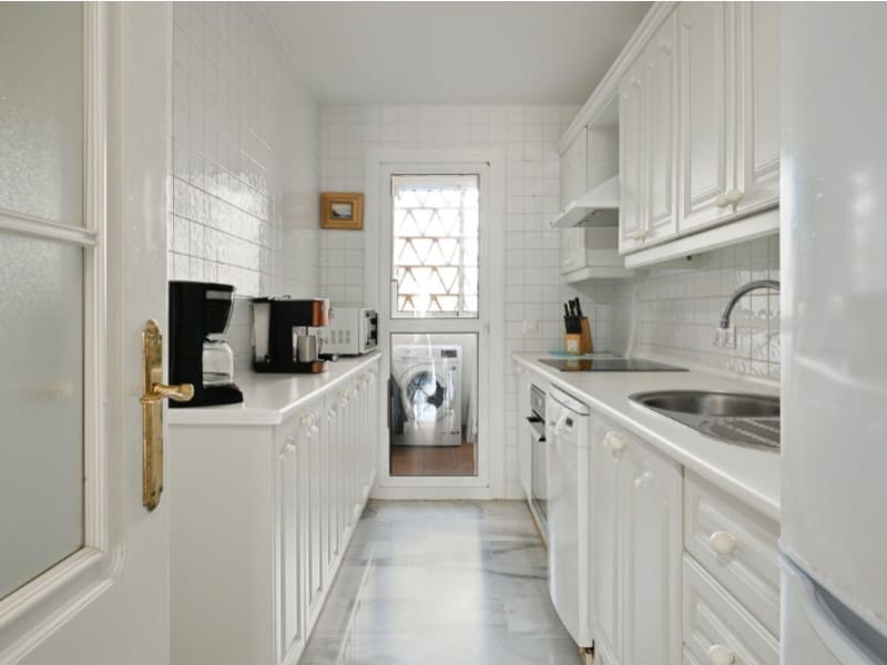 2 sypialnia Apartament na sprzedaż w Calahonda z basenem garażem - 685 000 € (Ref: 9576479)