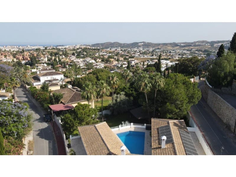 5 bedroom Villa for sale in Las Lagunas de Mijas with pool garage - € 1,285,000 (Ref: 9576481)