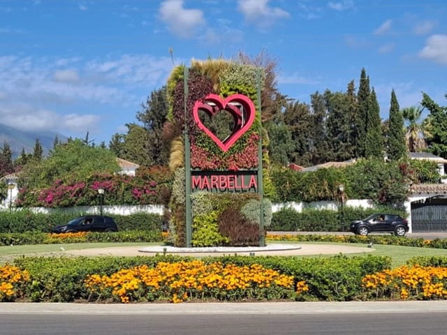 3 bedroom Apartment for sale in Nueva Andalucía Centro, Marbella with pool garage - € 685,000 (Ref: 9576482)