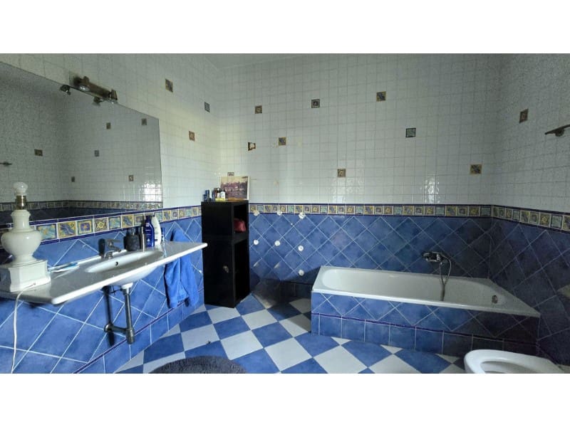 5 makuuhuone Huvila myytävänä paikassa Estepona mukana uima-altaan - 2 150 000 € (Ref: 9576483)