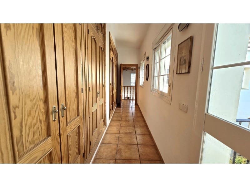 5 makuuhuone Huvila myytävänä paikassa Estepona mukana uima-altaan - 2 150 000 € (Ref: 9576483)