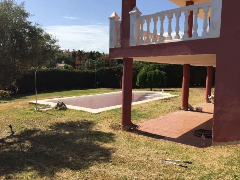 5 makuuhuone Huvila myytävänä paikassa Estepona mukana uima-altaan - 2 150 000 € (Ref: 9576483)