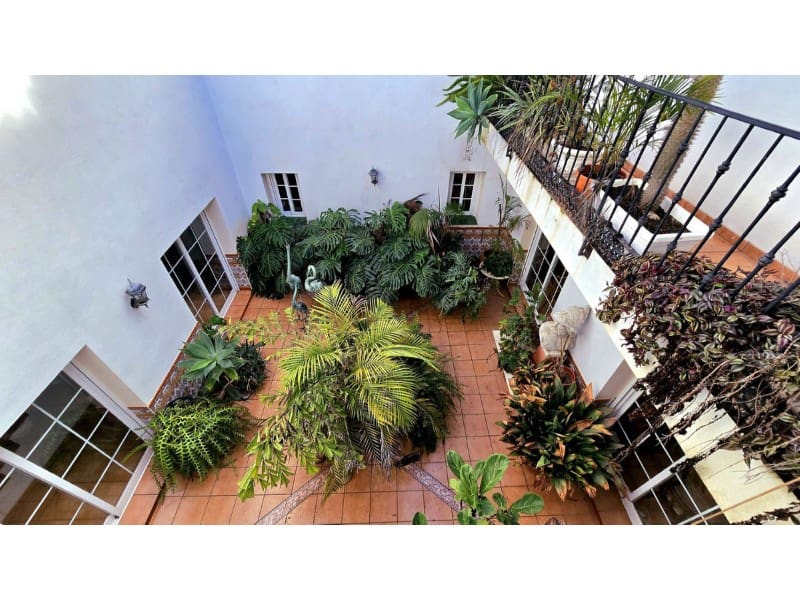 5 makuuhuone Huvila myytävänä paikassa Estepona mukana uima-altaan - 2 150 000 € (Ref: 9576483)