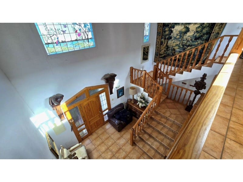 5 makuuhuone Huvila myytävänä paikassa Estepona mukana uima-altaan - 2 150 000 € (Ref: 9576483)