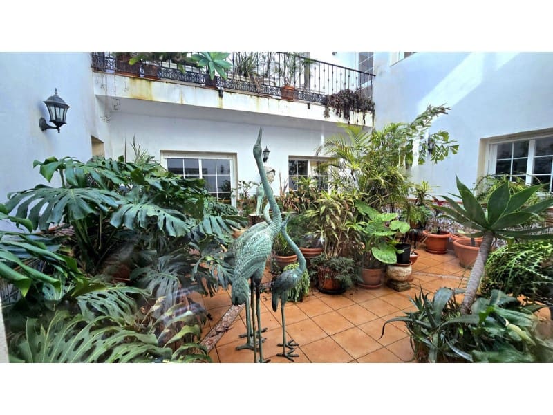 5 makuuhuone Huvila myytävänä paikassa Estepona mukana uima-altaan - 2 150 000 € (Ref: 9576483)