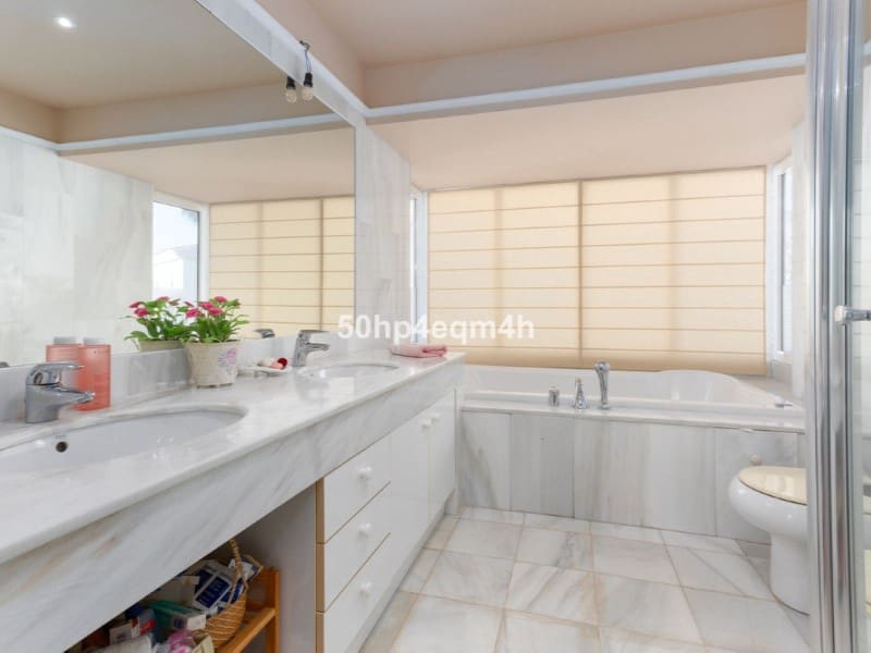 4 soveværelse Villa til salg i San Pedro de Alcantara - € 1.650.000 (Ref: 9576485)