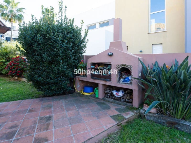 4 soveværelse Villa til salg i San Pedro de Alcantara - € 1.650.000 (Ref: 9576485)