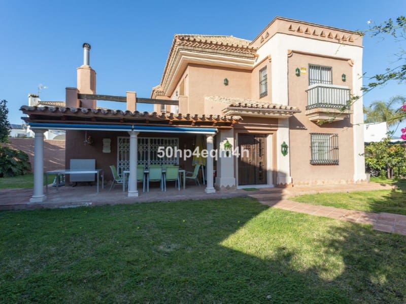 4 soveværelse Villa til salg i San Pedro de Alcantara - € 1.650.000 (Ref: 9576485)