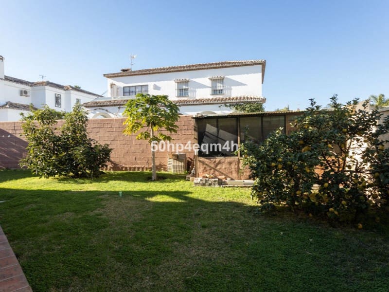 4 soveværelse Villa til salg i San Pedro de Alcantara - € 1.650.000 (Ref: 9576485)