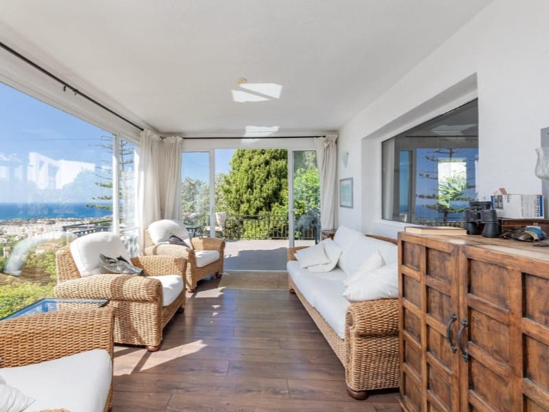 4 makuuhuone Huvila myytävänä paikassa Benalmadena mukana uima-altaan 
autotalli - 1 295 000 € (Ref: 9576486)