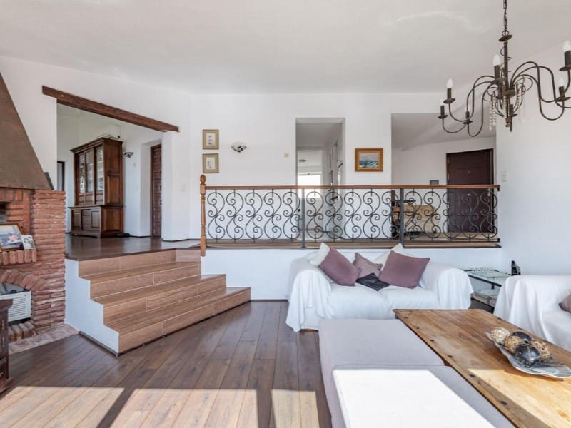 4 makuuhuone Huvila myytävänä paikassa Benalmadena mukana uima-altaan 
autotalli - 1 295 000 € (Ref: 9576486)