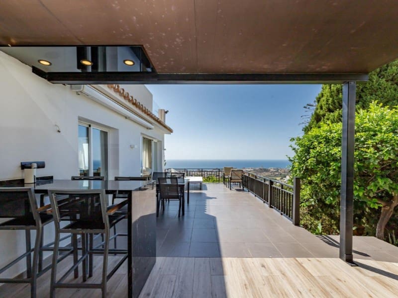 4 makuuhuone Huvila myytävänä paikassa Benalmadena mukana uima-altaan 
autotalli - 1 295 000 € (Ref: 9576486)