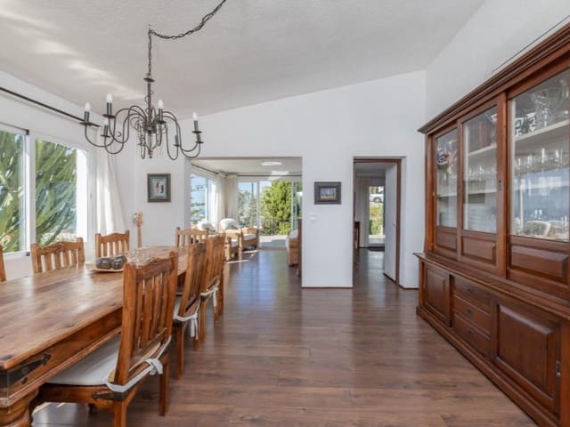 4 makuuhuone Huvila myytävänä paikassa Montealto - Monterrey, Benalmádena mukana uima-altaan 
autotalli - 1 295 000 € (Ref: 9576486)