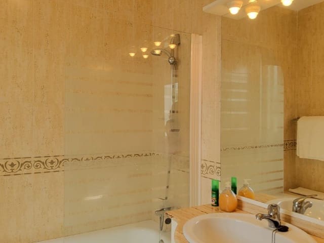 3 makuuhuone Huoneisto myytävänä paikassa Benalmadena Costa, Benalmádena mukana uima-altaan 
autotalli - 510 000 € (Ref: 9576487)