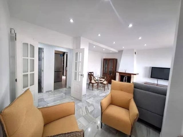 3 chambre Villa/Maison Mitoyenne à vendre à Benalmádena pueblo, Benalmádena avec piscine garage - 625 000 € (Ref: 9576492)