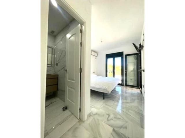 3 chambre Villa/Maison Mitoyenne à vendre à Benalmádena pueblo, Benalmádena avec piscine garage - 625 000 € (Ref: 9576492)