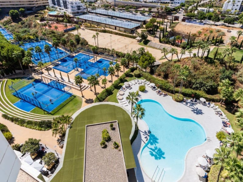 2 soverom Leilighet til salgs i Fuengirola med svømmebasseng garasje - € 799 000 (Ref: 9576494)