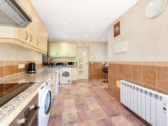 5 bedroom Villa for sale in Nueva Atalaya, Estepona with pool garage - € 1,399,900 (Ref: 9576495)