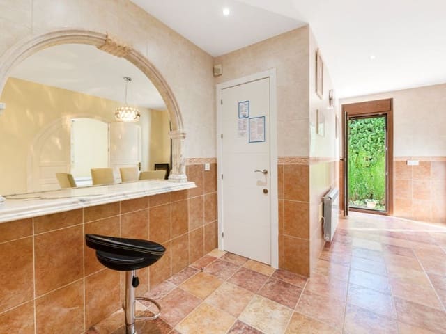 5 bedroom Villa for sale in Nueva Atalaya, Estepona with pool garage - € 1,399,900 (Ref: 9576495)