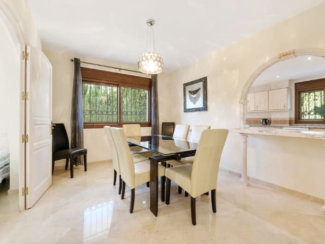 5 bedroom Villa for sale in Nueva Atalaya, Estepona with pool garage - € 1,399,900 (Ref: 9576495)